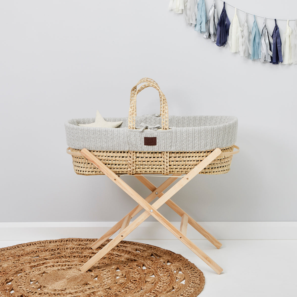 The Little Green Sheep Organic Knitted Moses Basket Set inc Natural mattress Knitted Dove - Hola BB