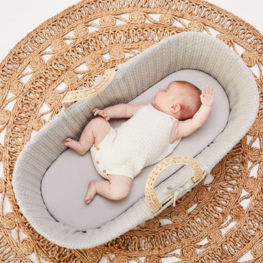 The Little Green Sheep Organic Knitted Moses Basket Set inc Natural mattress  - Hola BB