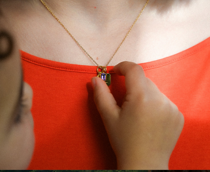 Ciondolo con iniziale e pietra natale in oro - Più pietre